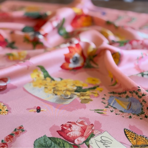 Authentic GUCCI Scarf - Picture 5 of 8